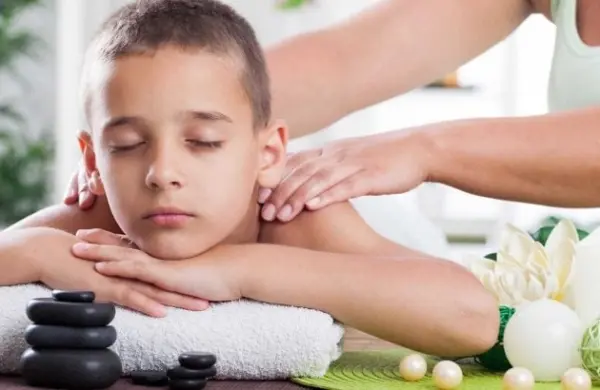 Entspannende Kindermassage im Hévízer Európafit