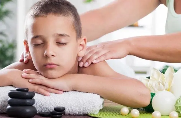 Entspannende Kindermassage im Hévízer Európafit