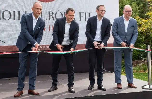 Ünnepélyes szalagátvágás a projektátadón