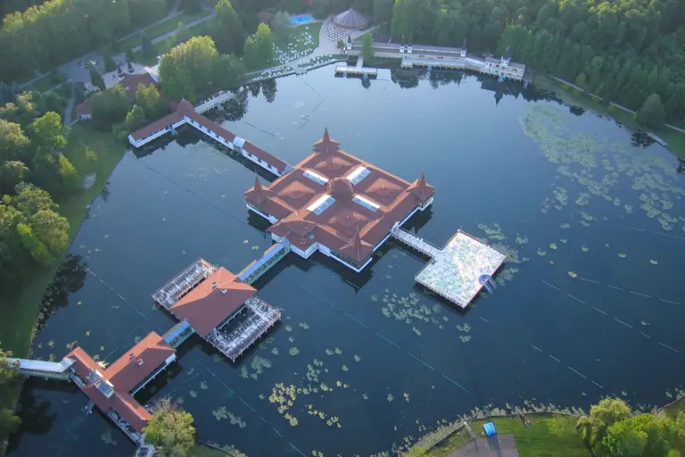 Hotel Európa Fit****superior, Hévíz – a szálloda és Hévíz