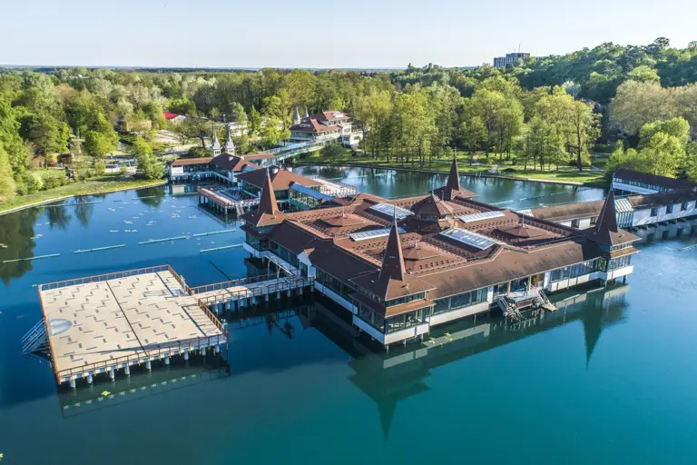 Hotel Európa Fit****superior, Hévíz – a szálloda és Hévíz