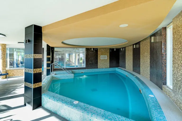 Hotel Európa Fit****superior, Hévíz – medencék