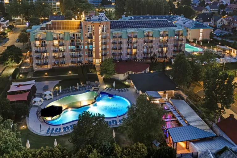 Hotel Európa Fit****superior, Hévíz – medencék