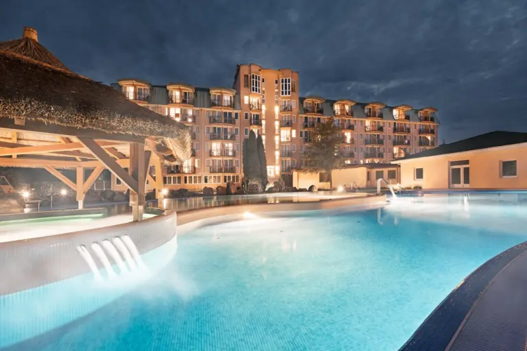 Hotel Európa Fit****superior, Hévíz – medencék